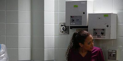 Cartel de Bedside Manner