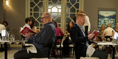 Cartel de Alone Time