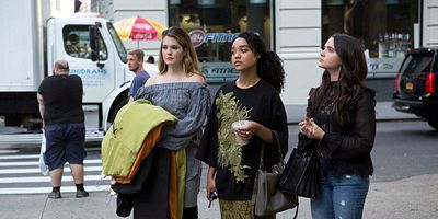 Cartel de Carry the Weight