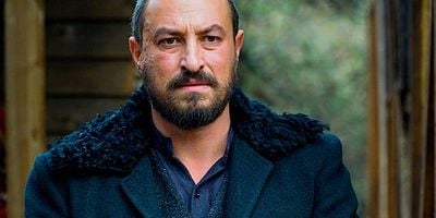 Cartel de Vatanım Sensin 35.Bölüm