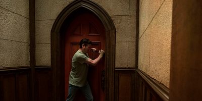 Cartel de Steven ve un fantasma