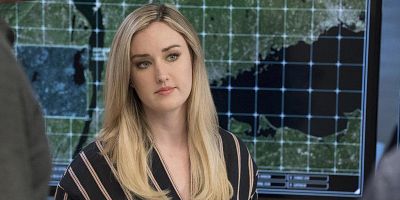 Cartel de Naughty Monkey Kicks At Tree