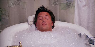 Cartel de Chandler toma un baño de tina