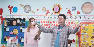 Cartel de A Cash-Grab Cooked Up By the Crepe Paper Industry