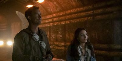 Cartel de License To Elongate