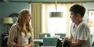 Cartel de Debería de quedarme o irme