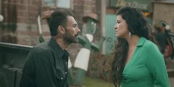 Cartel de Todos los días hay guerra