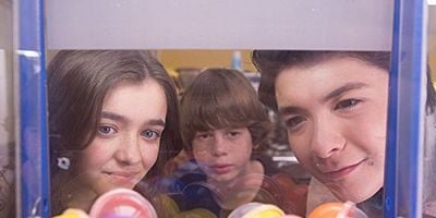 Cartel de Gortimer vs. The Friendship Bro-celet