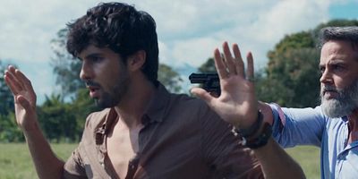 Cartel de Desatan la ira contra Fabrizio