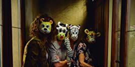 Cartel de Señoras que ayudan a otras señoras