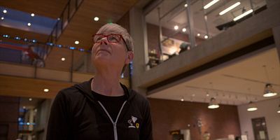 Cartel de Retratos: Patty Bonfilio, Directora de Operaciones de Instalaciones