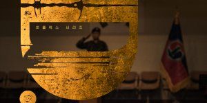 Cartel de Un hombre con flores