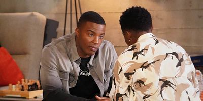 Cartel de Surviving The Times