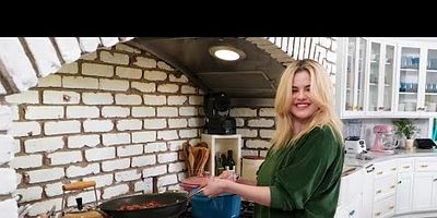 Cartel de Selena + Padma Lakshmi