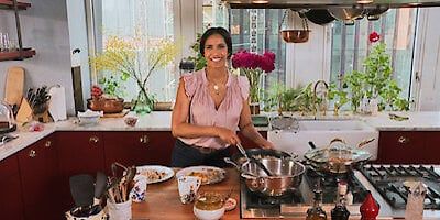 Cartel de Selena + Esther Choi