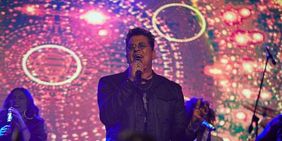 Cartel de Estamos aquí para cambiarle la vida