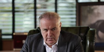 Cartel de Hudutsuz Sevda 6.Bölüm