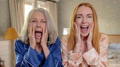 “Llega 20 años muy tarde”: Fans reaccionan al primer tráiler de ‘Un viernes de locos 2’ con Lindsay Lohan y Jamie Lee Curtis noticias imagen