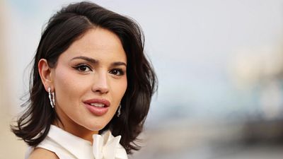 Eiza González confiesa que "hostigó" a sus compañeros en su nueva película con Henry Cavill noticias imagen