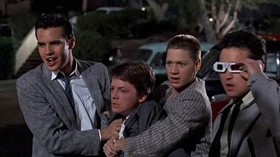 Llevamos 40 años viéndola, pero no habíamos reconocido a esta estrella de 'Titanic' en 'Volver al futuro 2' noticias imagen