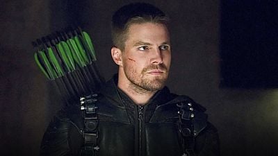 Stephen Amell volverá como Green Arrow en una serie de DC noticias imagen