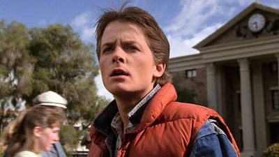 La escena cortada de 'Volver al futuro': Marty McFly no solo cambió su familia; un sobre oculto revela que su sueño musical sí se hizo realidad noticias imagen