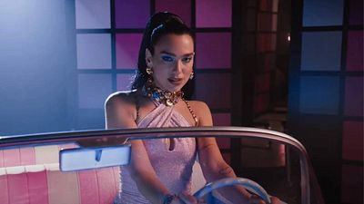 Primera imagen de Dua Lipa en película de 'Barbie' transformada en sirena noticias imagen