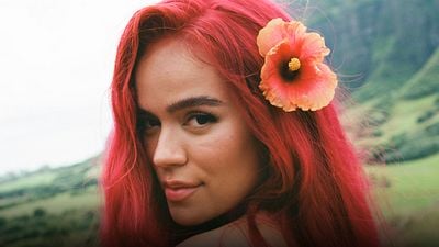 Karol G enfurece por foto que deforma su cara en portada de revista (acusa body shaming) noticias imagen