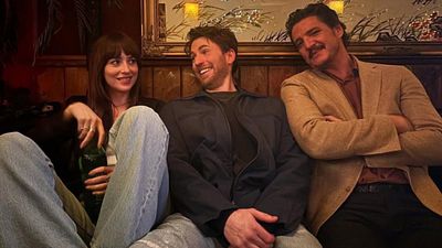 Tardó 10 años en filmarse y estrena en un día: la película sobre un triángulo amoroso con Pedro Pascal, Chris Evans y Dakota Johnson que debes ver en Cinépolis y Cinemex noticias imagen