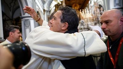 Antonio Banderas, Mel Gibson, Mark Wahlberg y otros famosos viven la Semana Santa con devoción: así reaparecieron entre procesiones, tradición y emoción en Málaga noticias imagen