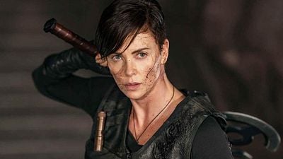 "Está gordo y apenas puede pelear": Charlize Theron critica duramente a esta estrella de acción de los 90 noticias imagen