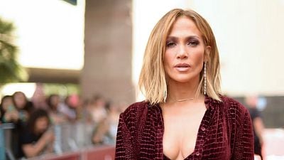 Cada look parecía sacado de una película: Jennifer López brilló en la Semana de la Moda de París noticias imagen
