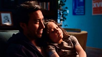 Aarón Fernández reflexiona sobre la paternidad y los lazos familiares en ‘El hijo de su padre’ tras estreno en FICM 2024 noticias imagen