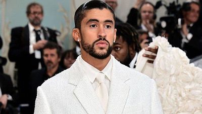 El meme que Bad Bunny hizo realidad con su atrevido escote en la Met Gala 2023 noticias imagen
