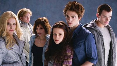 Elenco de ‘Crepúsculo’ se reúne y recrea momento épico  de la saga (incluido el crush de miles) noticias imagen