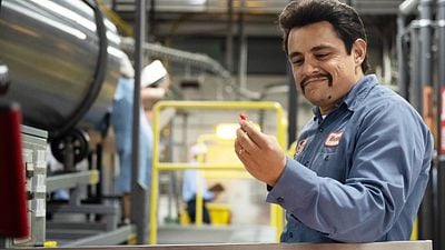 'Flamin' Hot': Si pausas la película en la hora con 22 minutos verás al verdadero creador de los Cheetos picantes noticias imagen