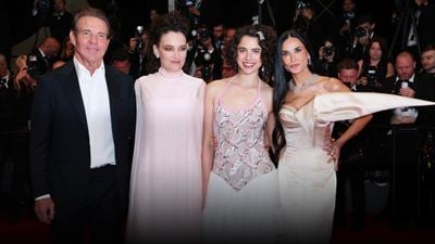 Demi Moore y el resto del elenco de 'The Substance' deslumbraron con su llegada a Cannes 2024