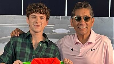 Jorge Campos tomó por sorpresa a Tom Holland con un obsequio del futbol mexicano por el estreno de 'Spider-Man: Brand New Day' noticias imagen