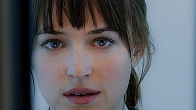 Dakota Johnson acepta ser testigo del momento incómodo entre Angelina Jolie y Jennifer Aniston  noticias imagen