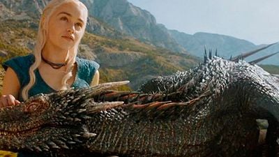 'Game of Thrones': Emilia Clarke presume su tatuaje de los tres dragones