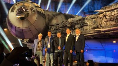 Mark Hamill y Harrison Ford inauguran 'Star Wars: Galaxy's Edge' en Disneyland