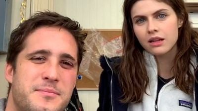 Diego Boneta le enseña groserías en español a Alexandra Daddario y se vuelve viral