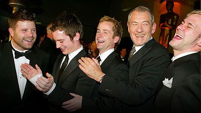 Protagonistas de 'El Señor de los Anillos' celebran con divertido rap el 20 aniversario de la película noticias imagen