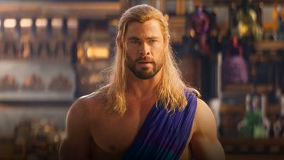 "Ya vieron todo": Chris Hemsworth sobre su desnudo en 'Thor: Amor y trueno'