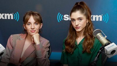 ‘Stranger Things’: El chat de WhatsApp de Natalia Dyer y Maya Hawke donde te gustaría estar  noticias imagen