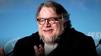 Guillermo del Toro y Cinépolis entregan beca a joven mexicana