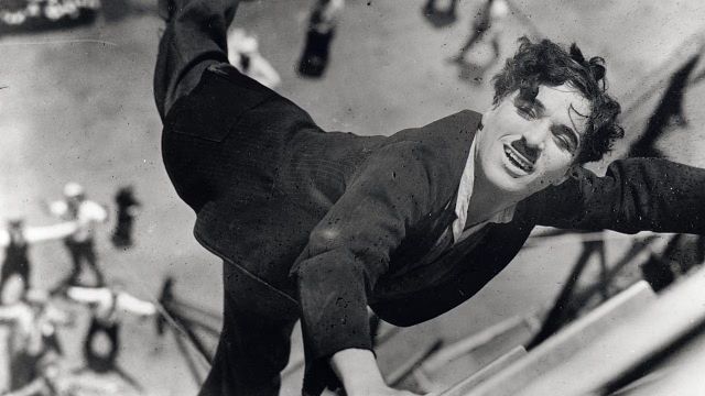 Charles Chaplin, actor y director: “Canta, ríe, baila, llora y vive intensamente cada momento de tu vida” noticias imagen