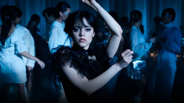 Jenna Ortega cumple sueño a fans y baila con ellos su tétrica coreografía de 'Merlina' noticias imagen