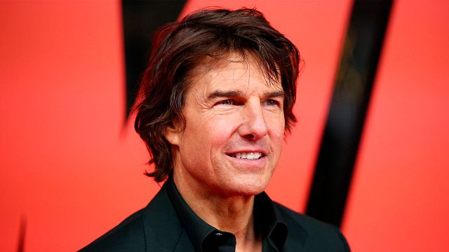 Tom Cruise vuelve a jugarse la vida colgado de un avión para ‘Misión: Imposible 8’ noticias imagen