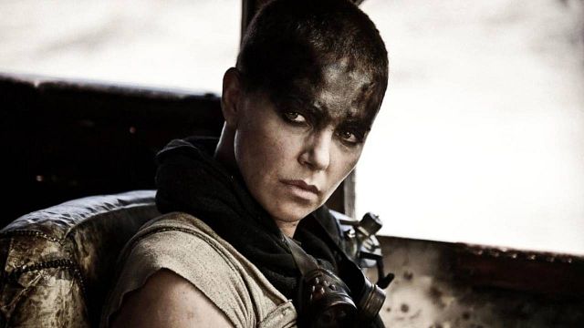 “Está gordo y apenas si puede pelear”: La estrella de 'Mad Max' critica a este actor de películas de acción de los años 90, y que no la inspiró para su regreso a Netflix noticias imagen